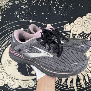 Brooks Adrenaline GTS 22 Athletic Womens Running Shoes 8.5 Hiking Activewear